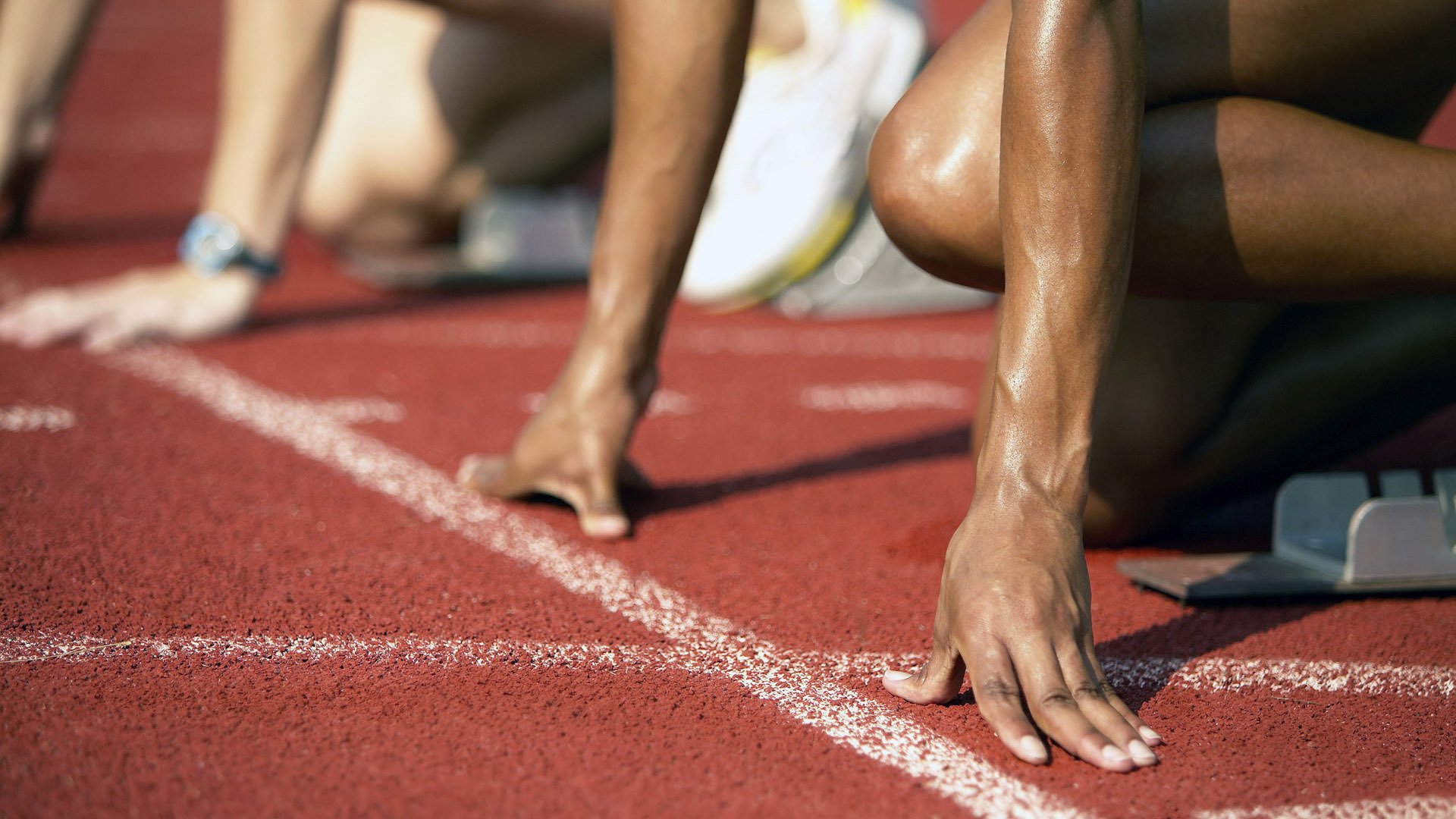 法国混合接力突破自我刷新纪录，法国混双女选手是谁